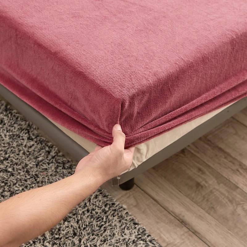 Drap-housse en velours 180x200 : finissez-en avec le lit froid grâce à ce couvre-matelas extensible
