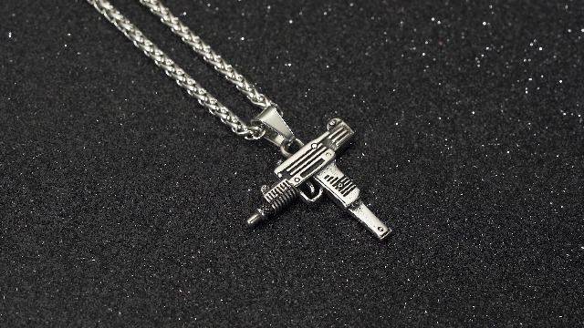 Collana con Ciondolo a Forma di Pistola AK47 Placcata Oro 14K, Gioielli Hip Hop KRKC, Ciondolo Uzi per Uomo e Donna
