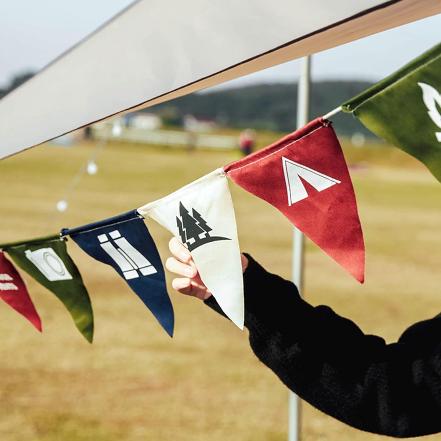 Pennant Banner 16 Flags Decorative String Banner Cotton Triangular Pennant Flags for Camping Tent Decoration