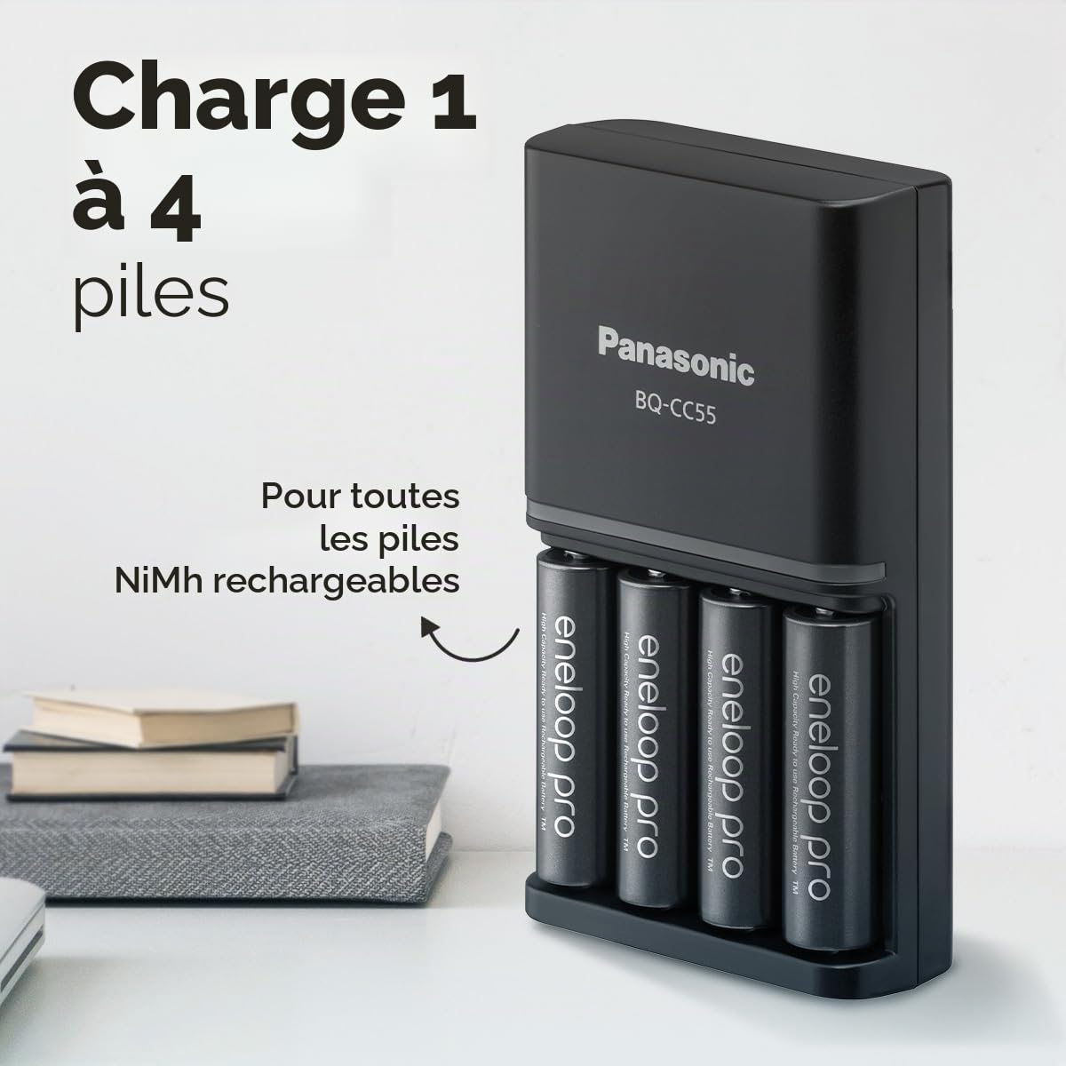 Panasonic eneloop SmartPlus Chargeur pour 1-4 Piles AA/AAA NI-MH, avec 4 voyants LED et 10 Fonctions de sécurité, y Compris 4 Piles eneloop AA/Mignon Capacité améliorée de Min. 2000