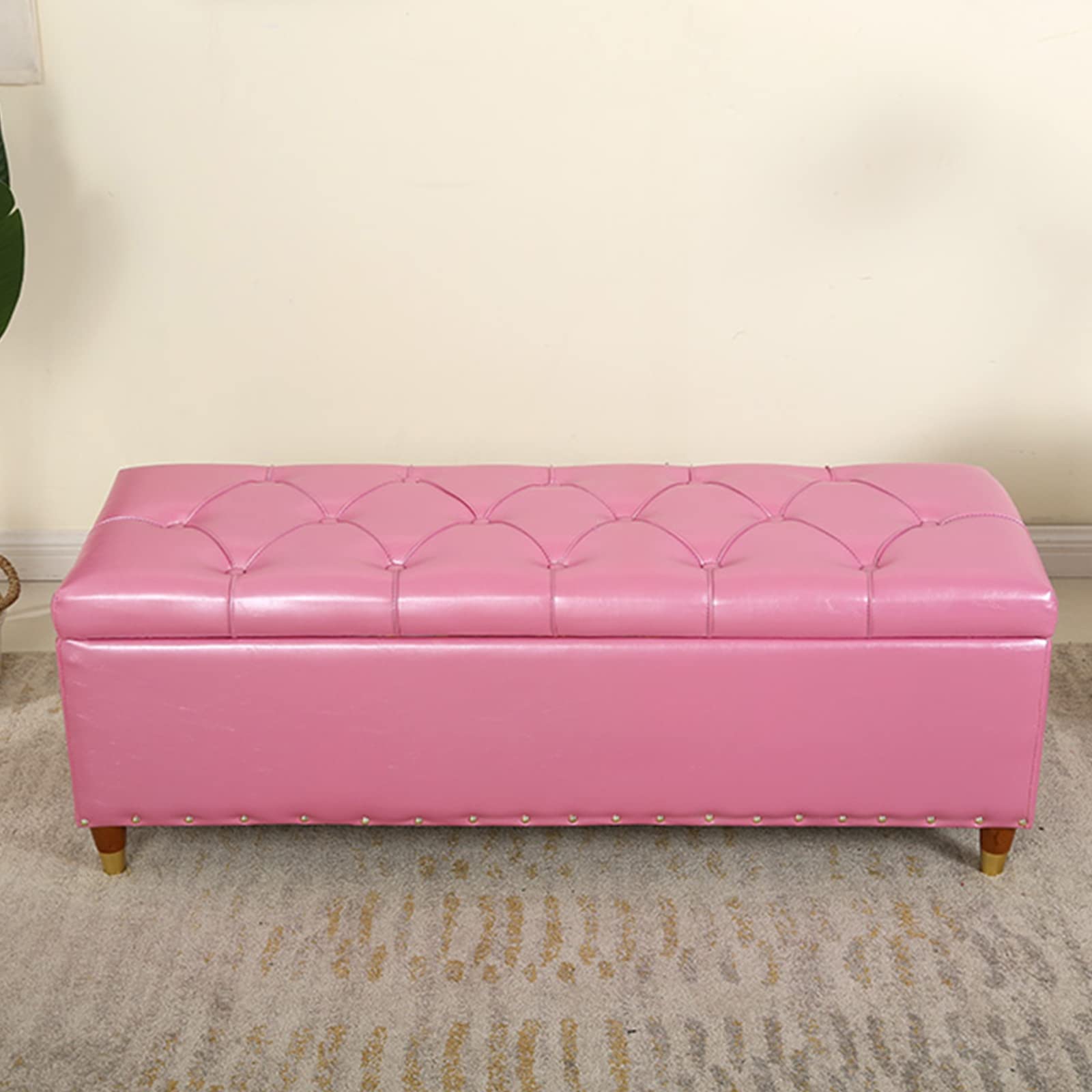 Banc de rangement en cuir rose ottoman pour créer un coin assise confortable dans l'entrée