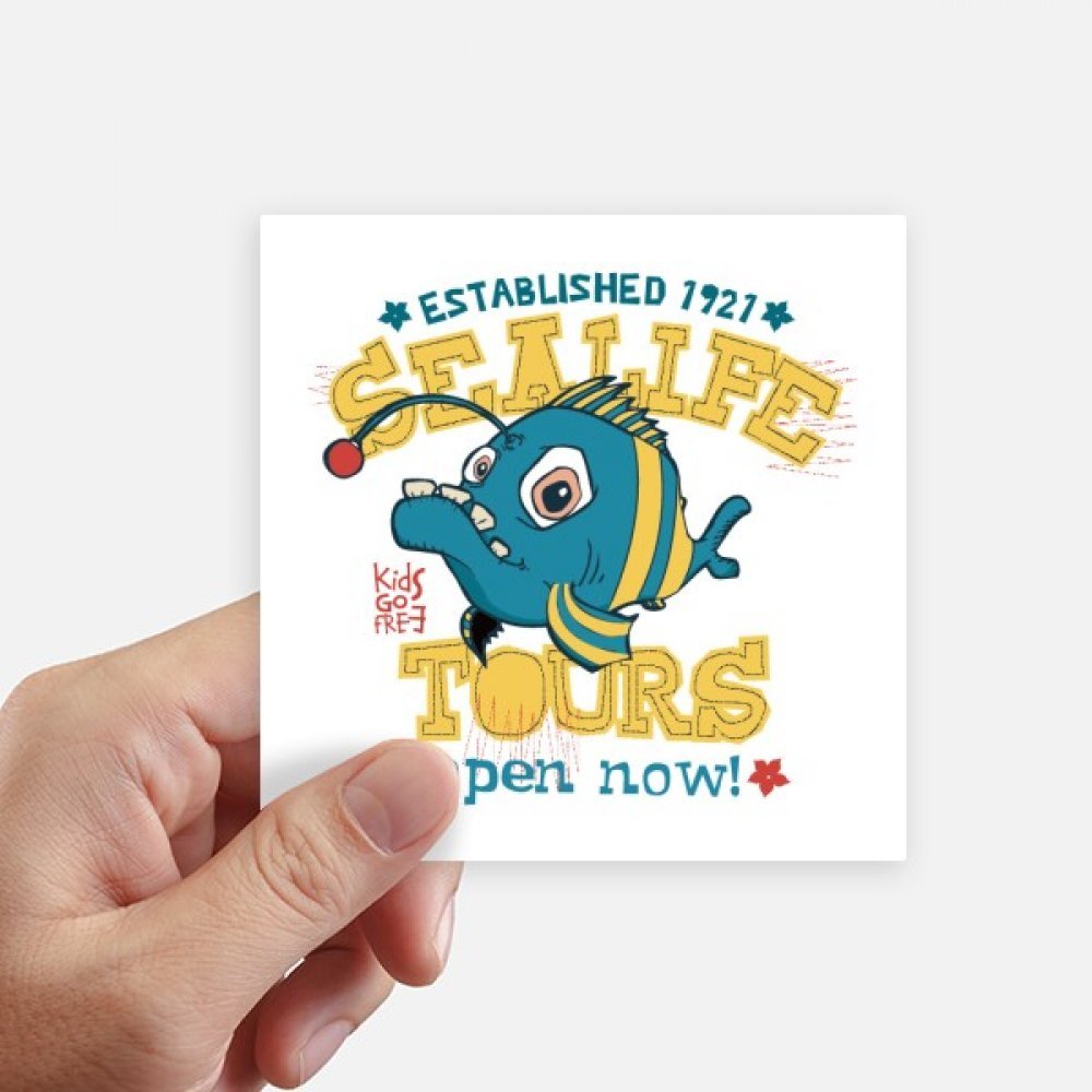 Sticker poisson jaune et bleu pour retrouver sa valise et décorer un mur blanc