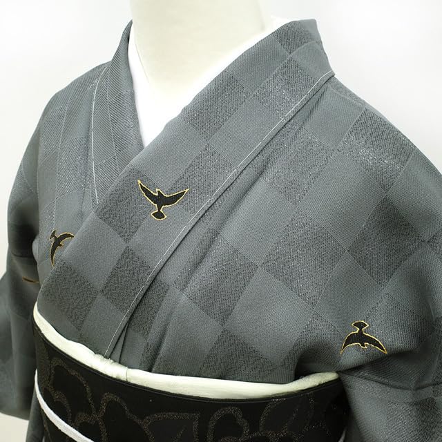 Amazon.co.jp: 斉藤三才 小紋 袷 着物 作家物 銀通し グレー 市松 鳩
