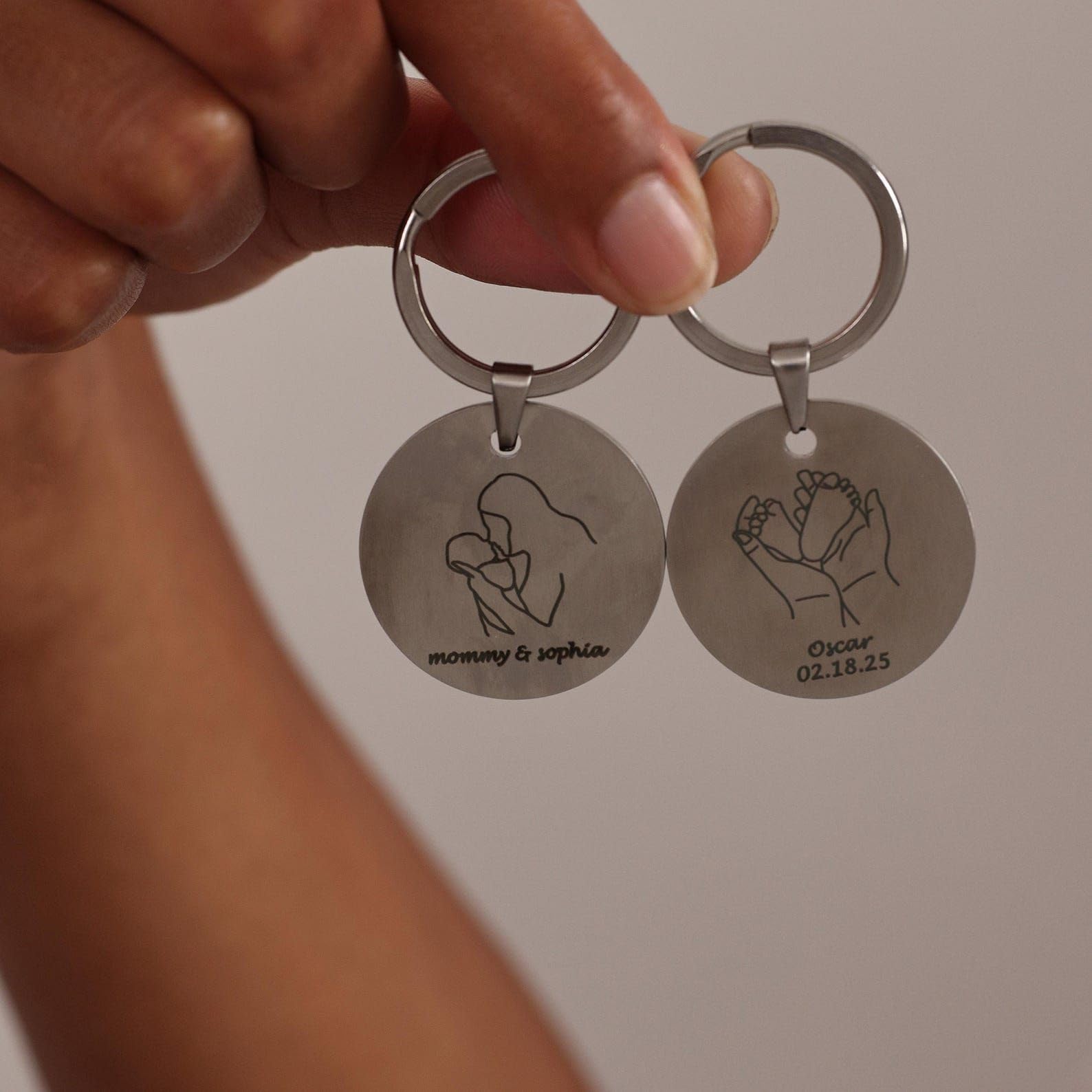 Aniversario grabado a mano grabado mamá y bebé llavero