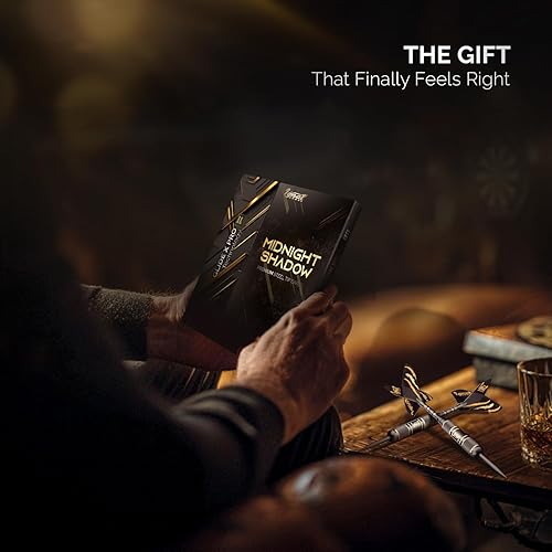 Miniatura 28 de IgnatGames Juego de dardos de punta de acero, paquete de 3/6/12 dardos de latón con estuche exquisito, ejes de aluminio, 2 juegos de vuelos, Azul