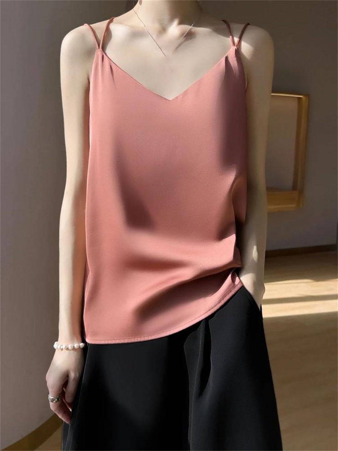 Camiseta sin mangas de satén de seda para mujer, cuello en V, espalda descubierta, tirantes delgados, sin mangas