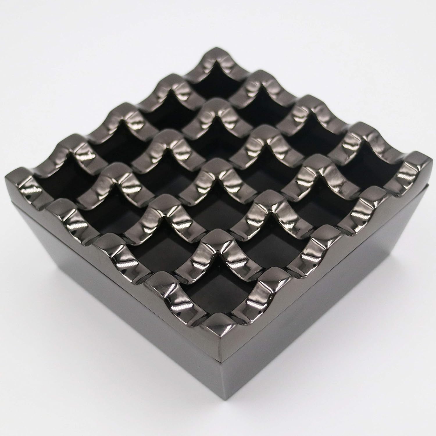 Aschenbecher aus Metall, 16 Löcher, für Zigaretten und Zigarren, winddichter Aschenbecher für Zuhause, Hotel, Garten und Schreibtisch, 1 Stück (Metall schwarz)