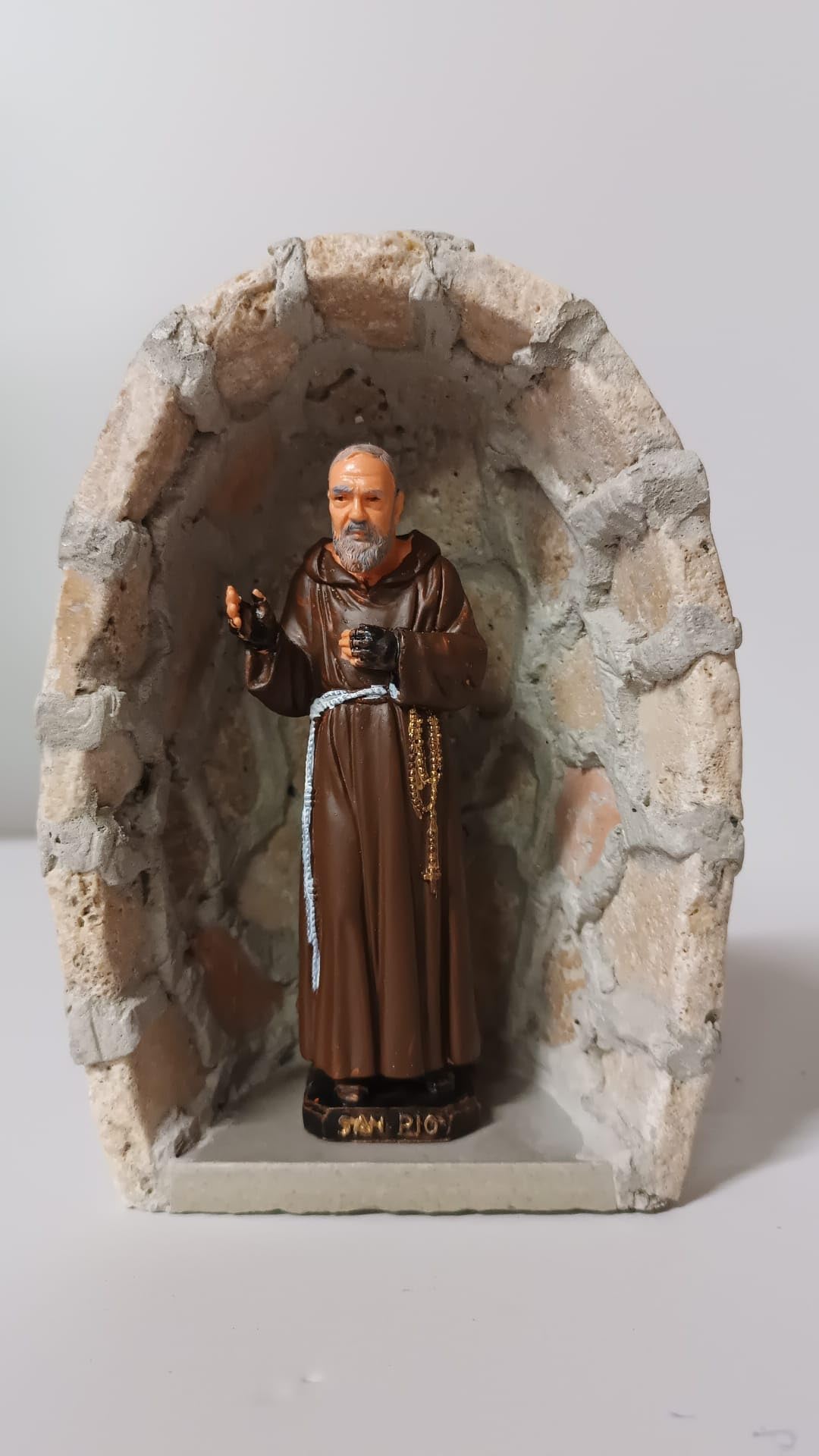 Grotte pour statue en marbre avec Padre Pio cadeau chrétien