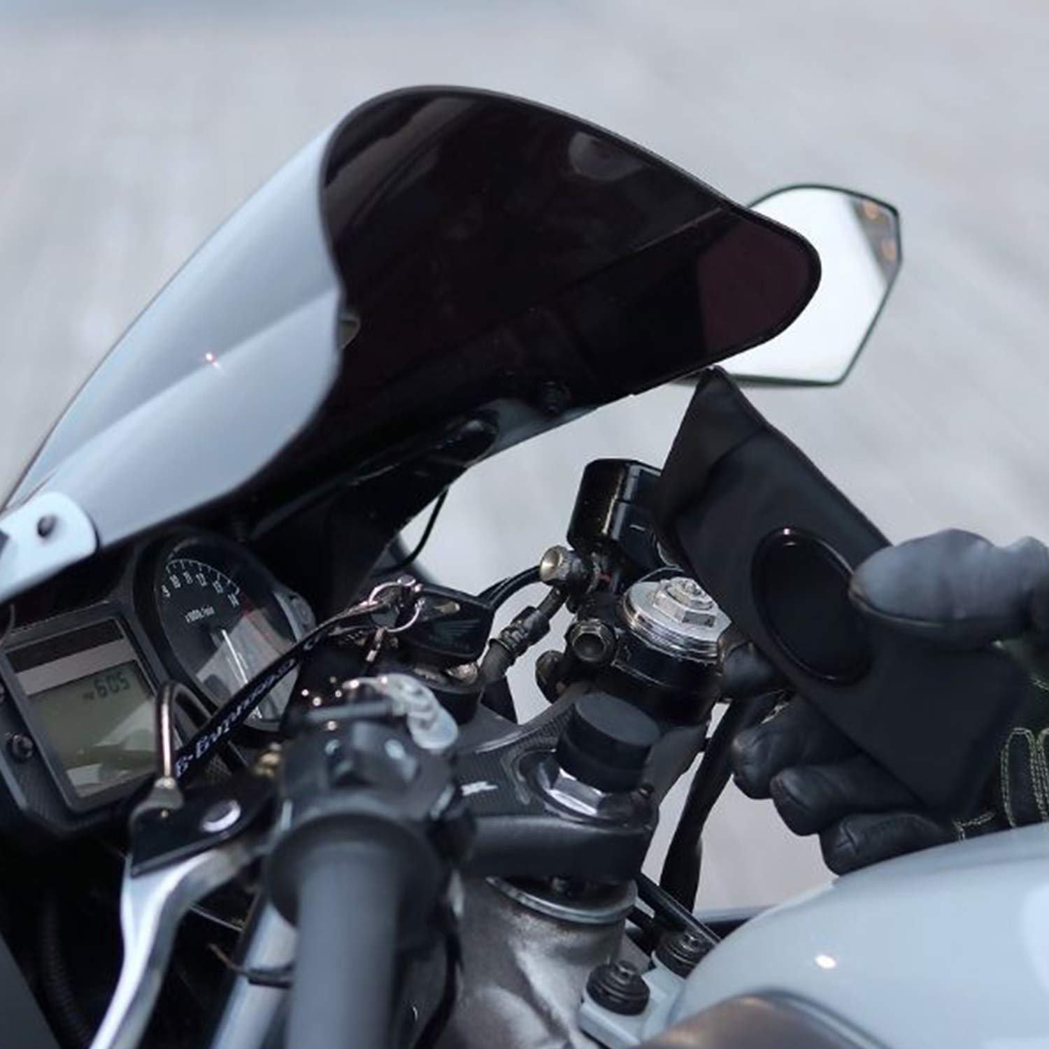 Shapeheart - Portatelefono per semimanubri di moto, Con tasca magnetica staccabile & piastra metallica antiriflesso, adattatore universale extra sottile