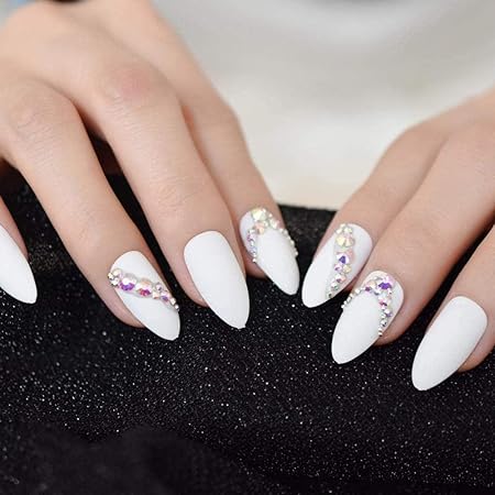 Amazon 偽ネイルラインストーンネイルミディアムフロストホワイトネイルクラウンカラフルクリスタルあらかじめデザインされたマットクリスタル人工 M Ournm ネイルチップ 通販