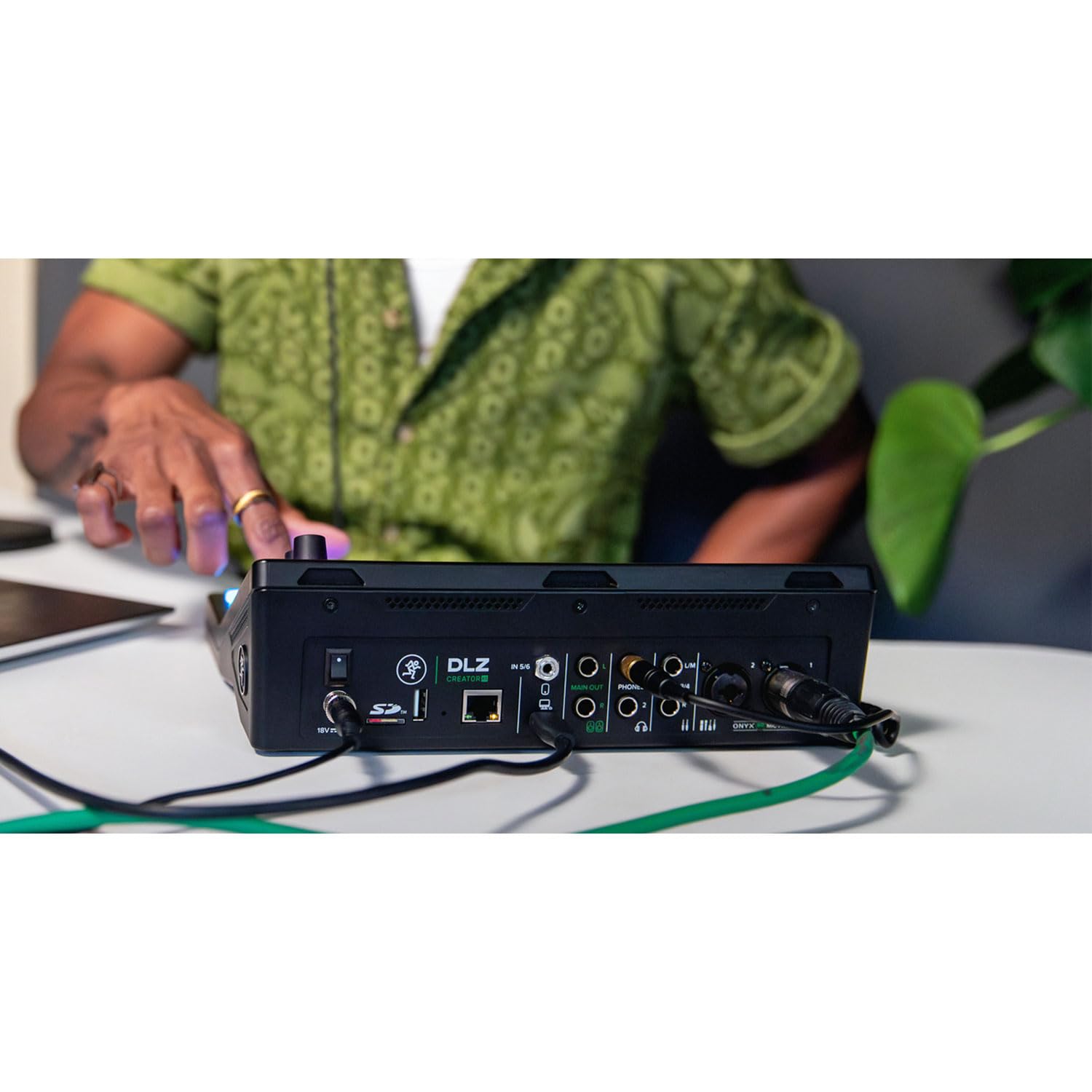 Mackie DLZ Creator XS Digitaler Mixer Mischpult für Podcasting und Streaming mit Speicherkarte