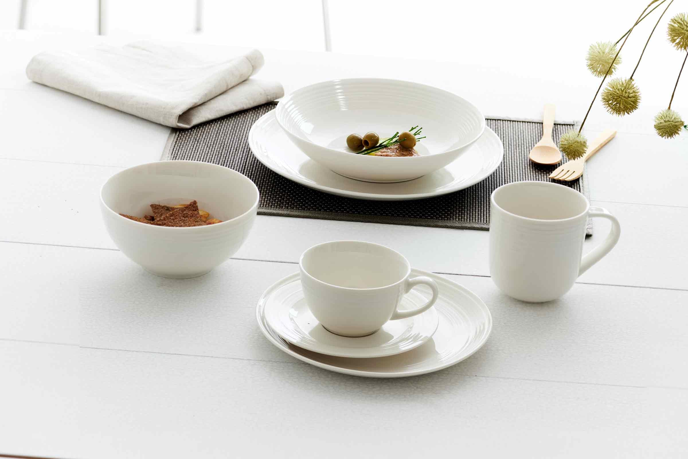 Ritzenhoff & Breker Levi Weiss Tafel-Set 12-teilig, Tafelservice mit Rillenrelief für 6 Personen, Porzellan, Spülmaschinen- und Mikrowellenfest, Weiß
