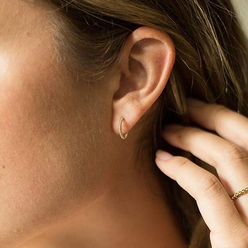 Miniatura 9 de HONEYCAT Pequeños aretes de aro de cuerda trenzada en oro, oro rosa o plata Joyería minimalista y delicada