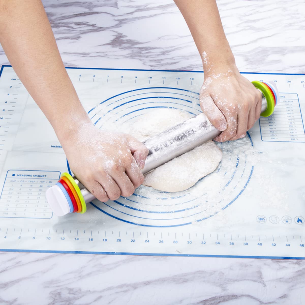 Nudelholz und Gebäck Backmatte Set, Nudelholz mit Einstellbare Dicke Ringe, Edelstahl Teigroller zum Backen von Fondant, Pizza, Kuchen, Gebäck, Nudeln, Keksen (Blau)