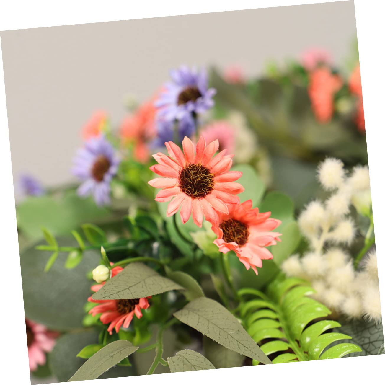 Künstlicher Eukalyptuskranz mit Gänseblümchen als Sommerfest Haustürkranz Romantischer Blumenkranz als Abschlussgeschenk Langlebige und Elegante Dekoration