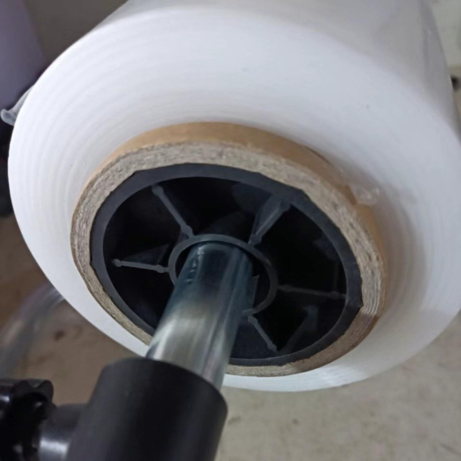 Supporto per dispenser per rotolo di pluriball, supporto per imballaggio manuale in pellicola estensibile, supporto isolante EPE per una facile sostituzione