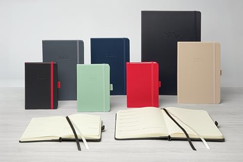 SIGEL C2610 Terminplaner Tageskalender 2026, ca. A5, schwarz, Hardcover, 400 Seiten, Gummiband, Stiftschlaufe, Archivtasche, aus nachhaltigem Papier, Chefkalender Conceptum