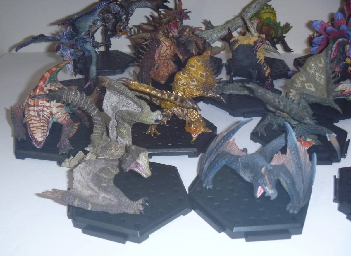 モンスターハンター　リオレウス　アカムトルム　ディアブロス　フィギュア CAPCOM FIGURE BUILDER CUBE MONSTER HUNTER 4体セットボックス