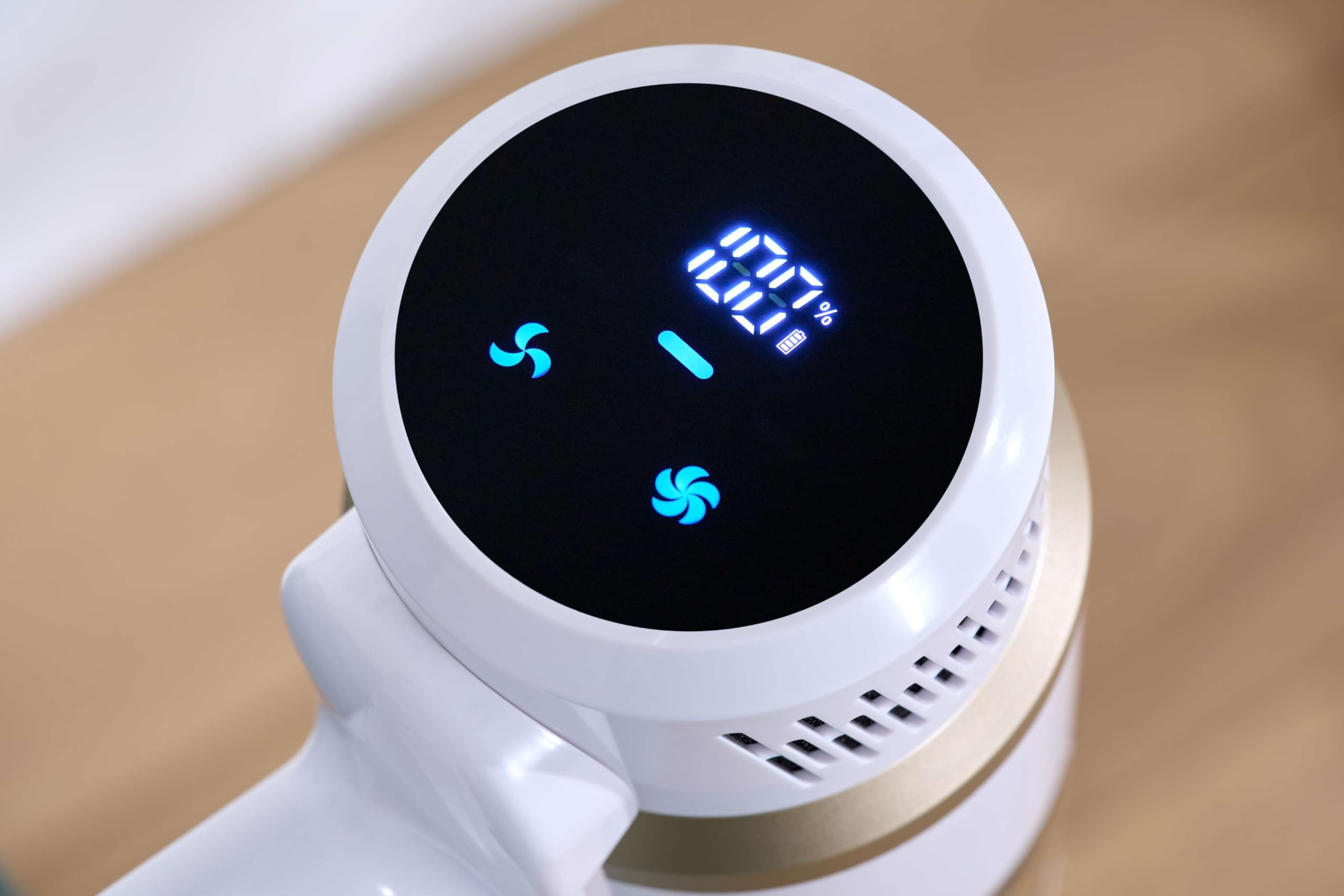SMART-J Gold Clean Aspirapolvere Senza Fili 2 in 1 – Potente 210W, Filtro HEPA, Display Digitale, Ricaricabile, Spazzola Elettrica, Leggera e Compatta, Bianco-Oro