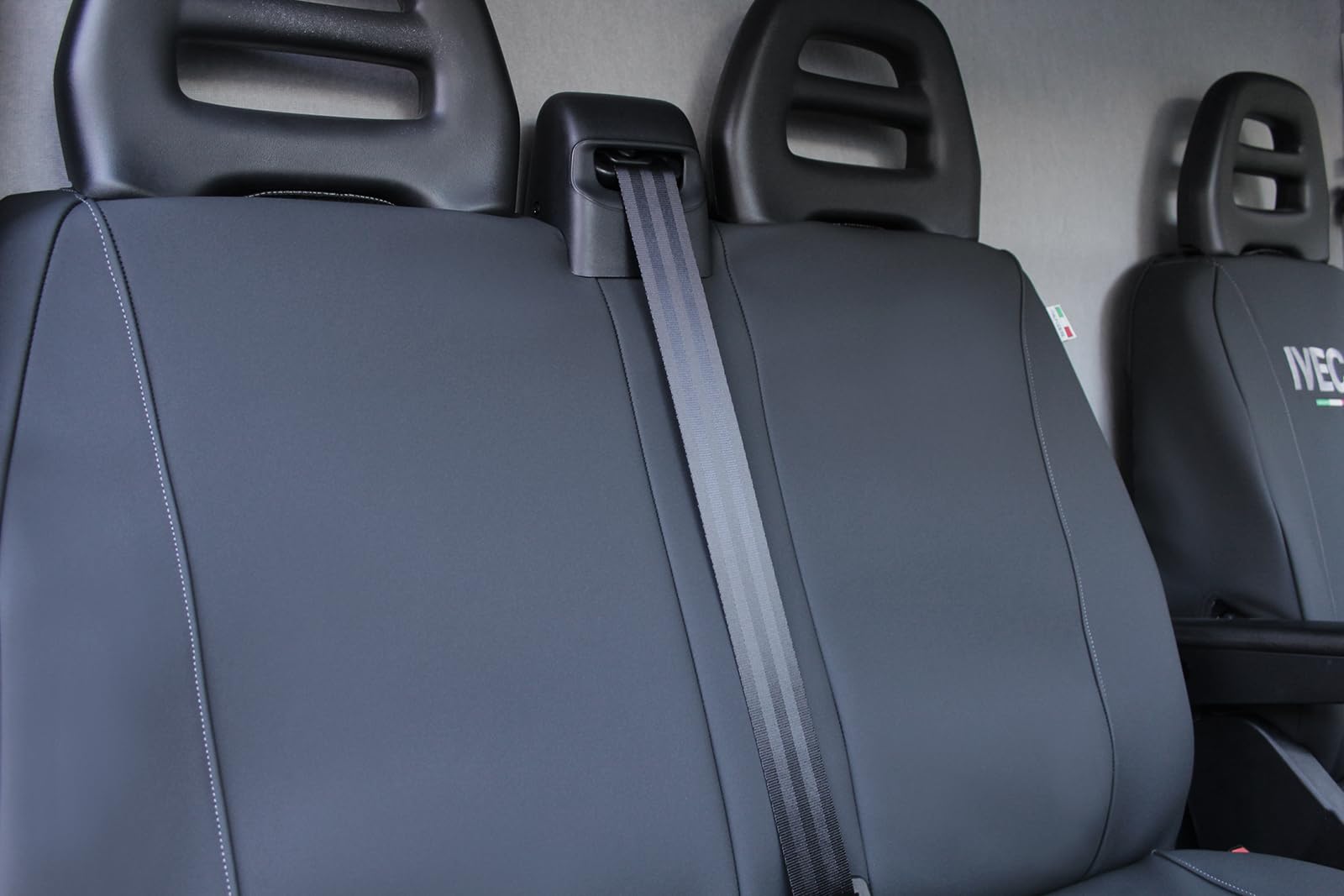 Italfodere - Coprisedili in Finta Pelle Compatibili con Iveco Daily IV dal 2014> - 3 Posti - Accessori Auto Interni - Resistenti e Facili da Pulire - Comfort e Protezione Totale - Facili da Installare