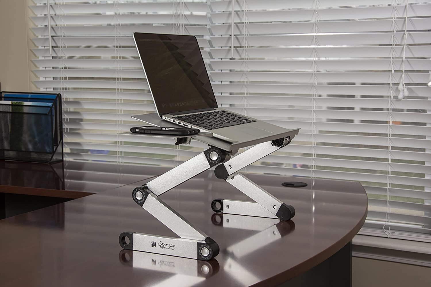 Supporto per laptop, Regolabile in Alluminio Scrivania/Stand/Tavolo Ventilato con Ventole CPU Tappetino for Mouse Montaggio Laterale-Notebook-MacBook-Leggero Ergonomico TV Letto Vassoio Girevole Stand