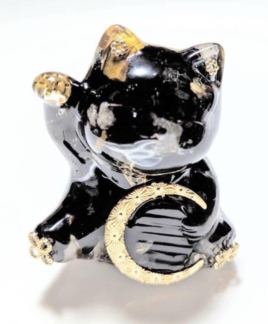 蓄光する瞳を持つ猫のオルゴナイト【モリオン】 蓄光する瞳を持つ猫の