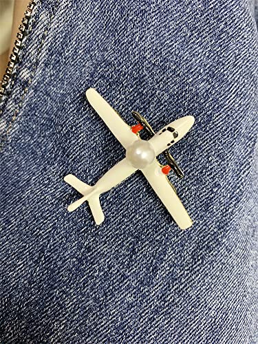 Image of Shell Pearl Airplane Brooch Pin for Women Girls Gold Plated Fashion White Flying Plane Lapel Pins Badge Dress Suit Scarft Accessories Holiday Party Jewelry Unisex Souvenir Gifts for Flight Crew Aviator Lover