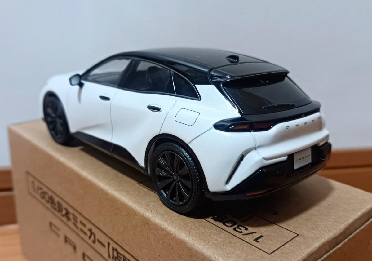 トヨタ クラウンスポーツ ミニカー 1/30 ブラック×プレシャスホワイト
