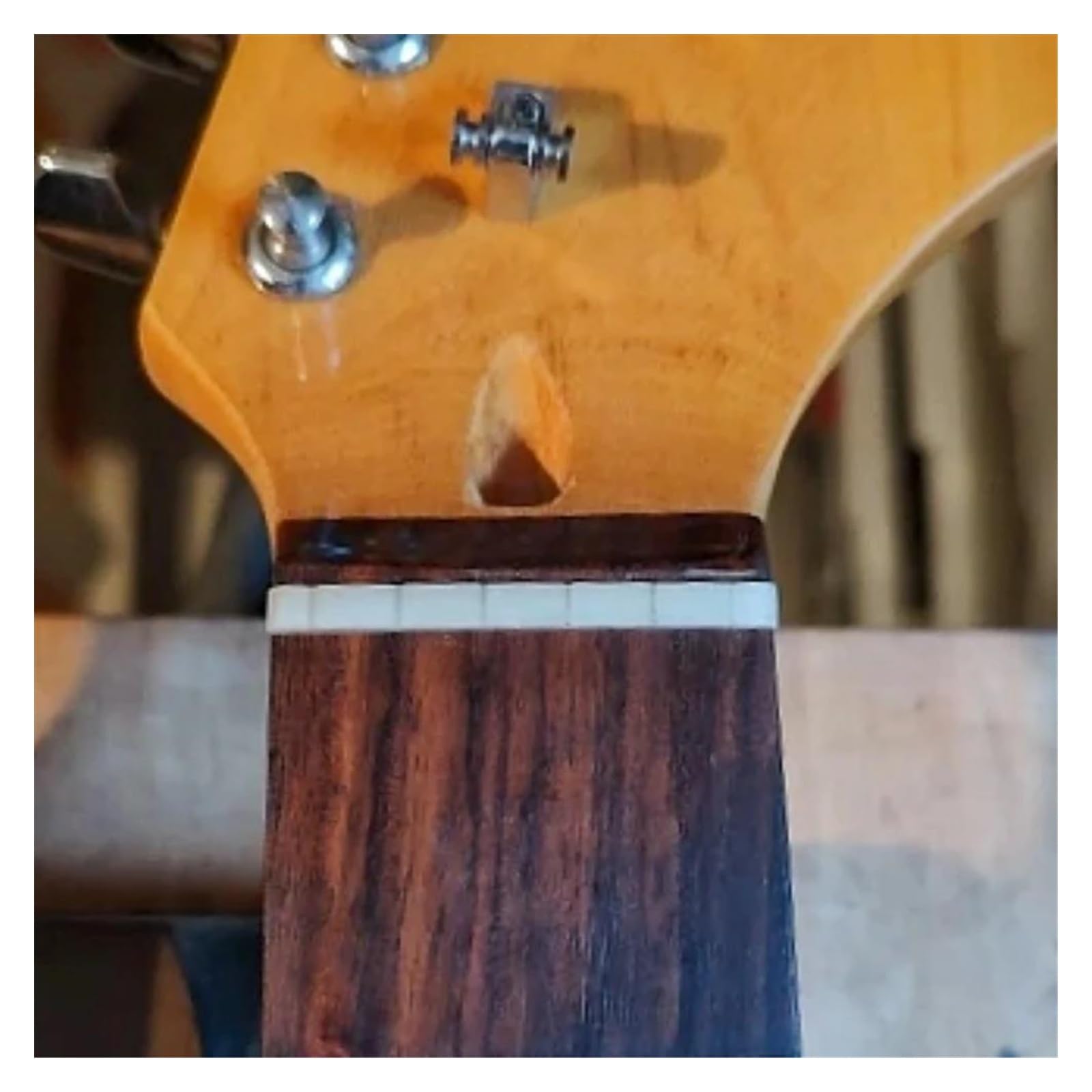 Siodełko Gitarowe 10 Nakrętek Kostnych Do Gitar Elektrycznych 43 Mm Płaskich Niebielonych
