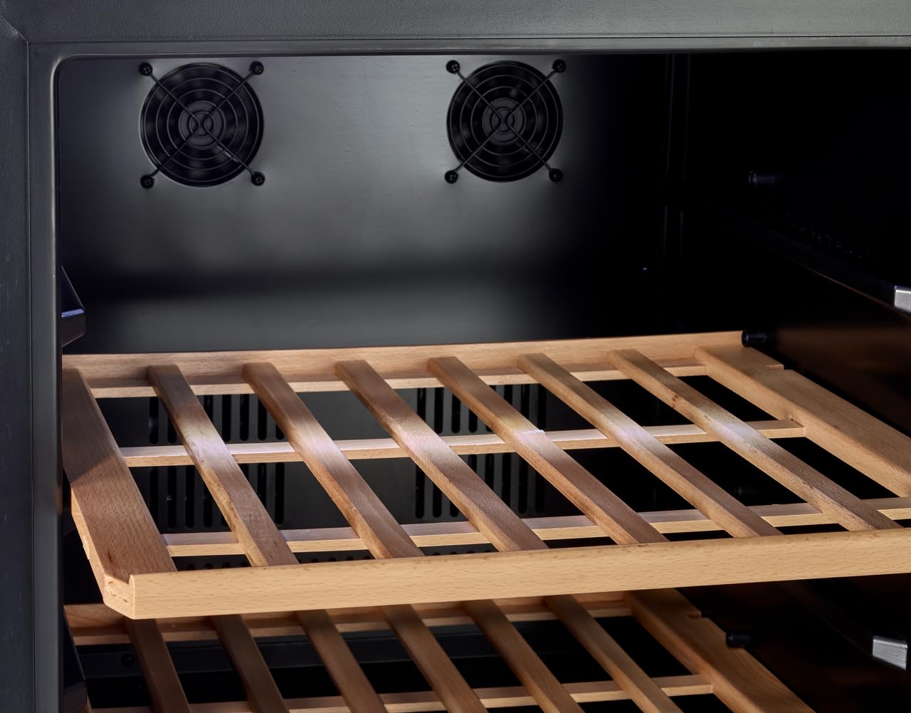 METRO Professional Cantinetta Vino Refrigerata GWC3091 | Acciaio Inox, Doppia Zona di Temperatura, 54 x 54 x 123.5 cm, 5 Ripiani in Legno, Termostato Touch e Luci a LED, da 5 a 22 °C (91 Bottiglie)