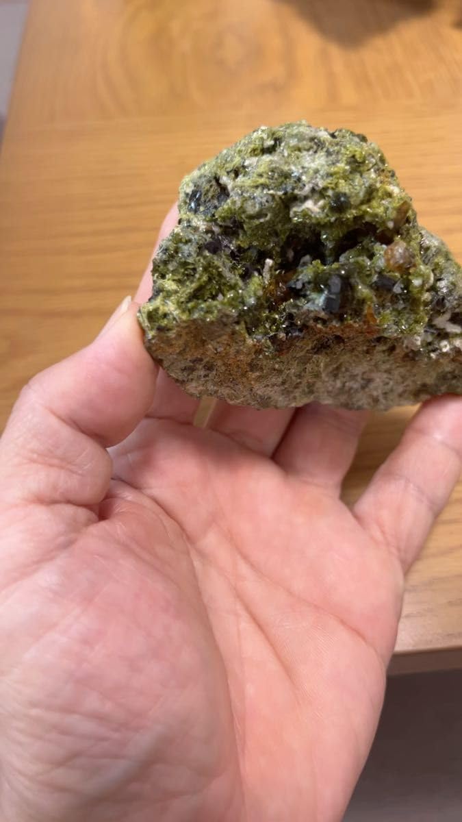 緑簾石 鉱物標本 緑色鉱物 原石 自然石 鉱石