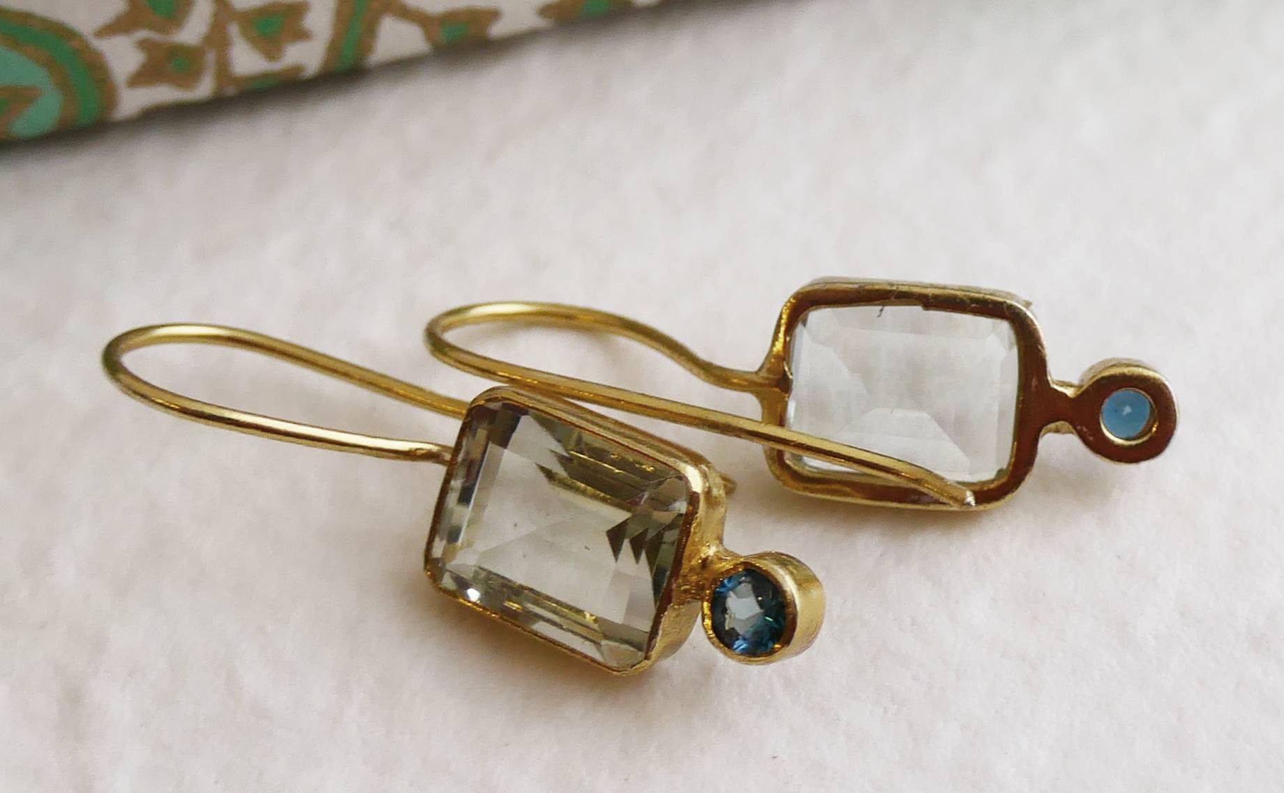 Orecchini Pendenti con Ametista Verde e Topazio Blu London | Argento Sterling 925 Placcato Oro Gioielli Raffinati con Pietre Naturali Design Elegante Donna - Stile Unico e Luminoso