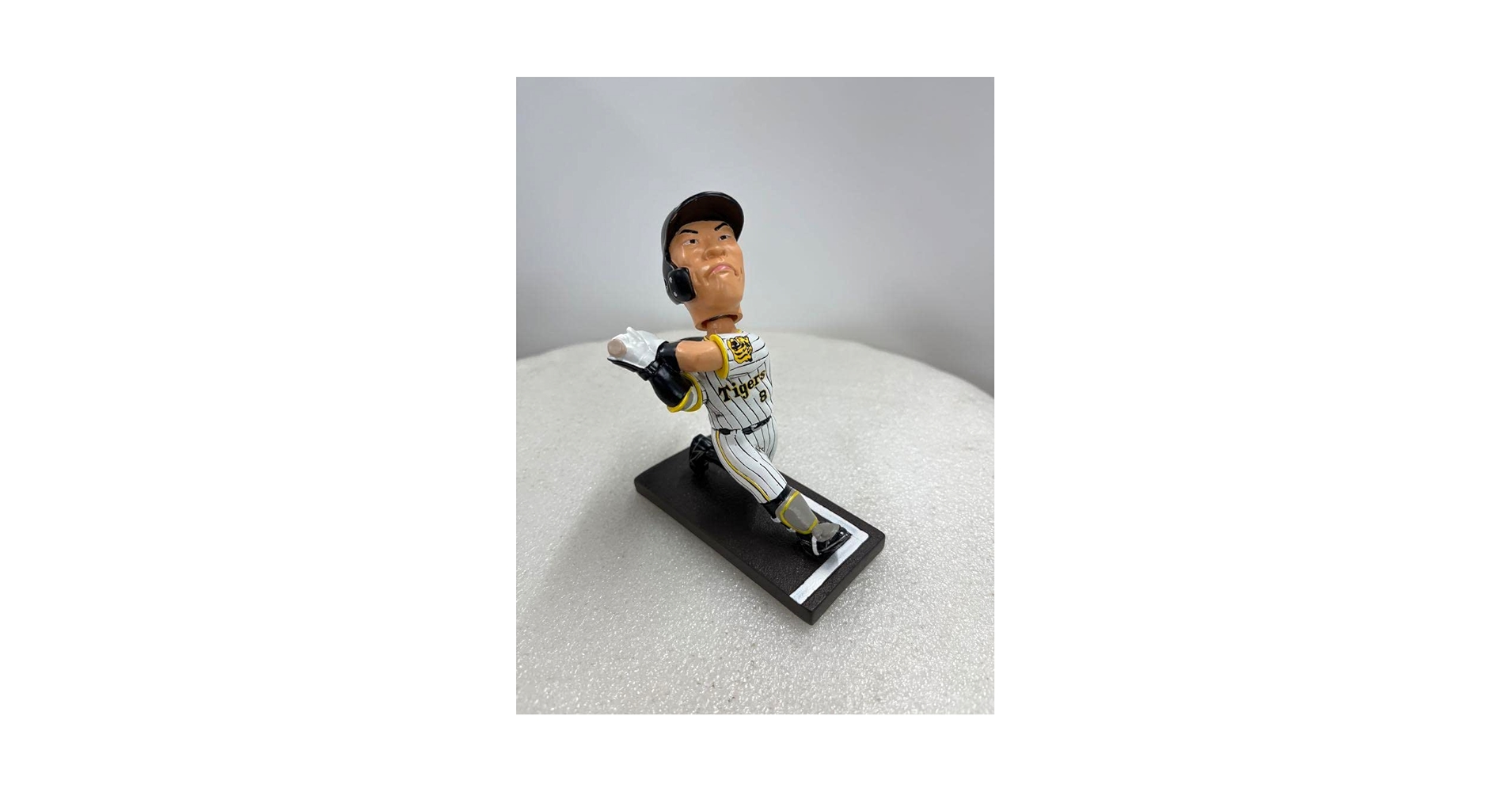 阪神タイガース　佐藤輝明　ボブルヘッド Amazon.co.jp: 阪神タイガース 2022 ボブルヘッド 8 佐藤輝明