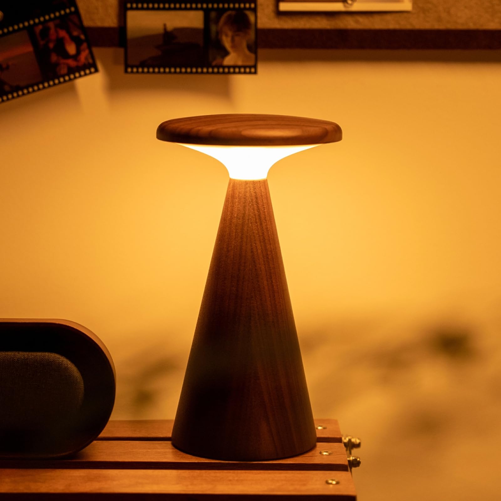 Gingko Design Sylva - Lámpara de mesa grande, nogal, lámpara escultórica de madera con iluminación ambiental cálida | Lámpara decorativa moderna para sala de estar o dormitorio