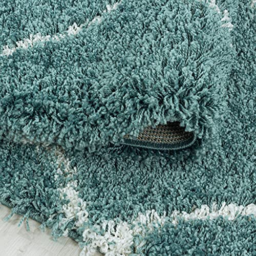 Tapis design à poils longs au design géométrique raffiné et douceur premium