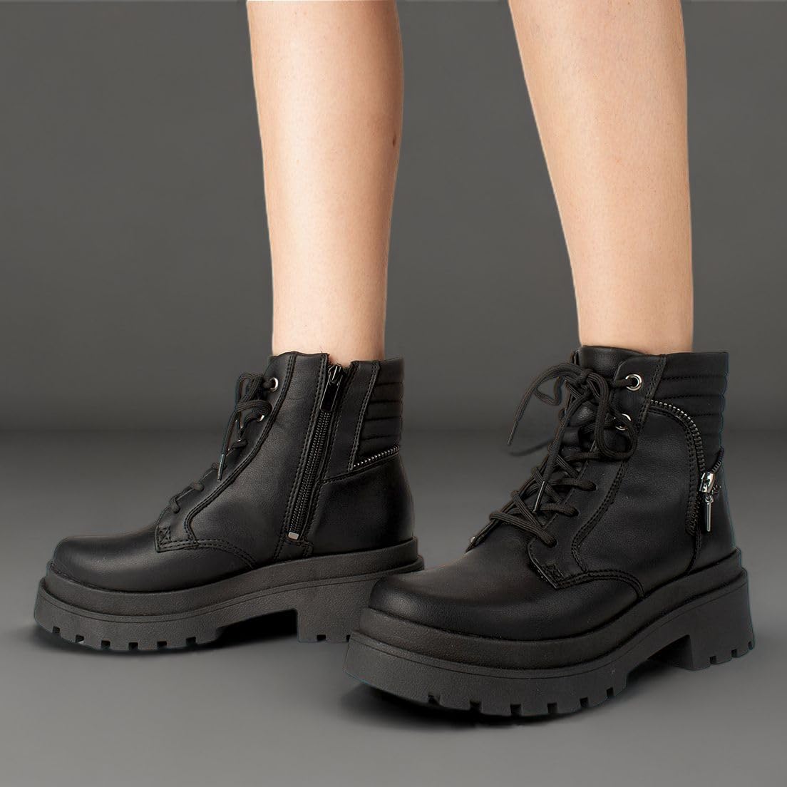 Coturno Feminino Dakota com Zíper Lateral Preto em promoção! Veja a oferta e mais achadinhos de Botas 9 Hoje é o melhor dia para comprar Coturno Feminino Dakota com Zíper Lateral Preto com aquele preço maroto! Promoção! Aproveite a oferta! 9