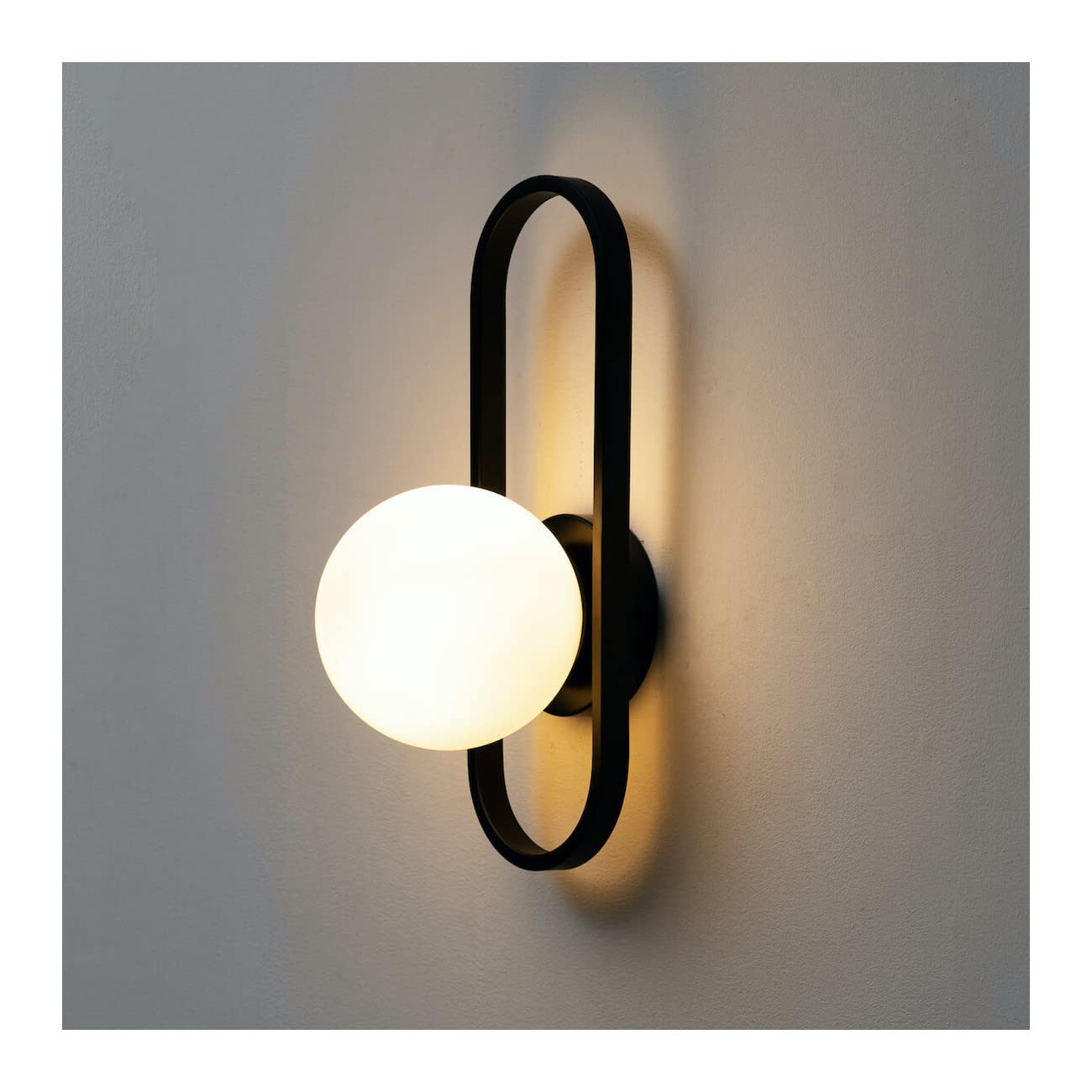 KOSILUM - Applique murale vintage noire et verre blanc - Belisto - Lumière Blanc Chaud Eclairage Salon Chambre Cuisine Couloir - - - E27 - IP20