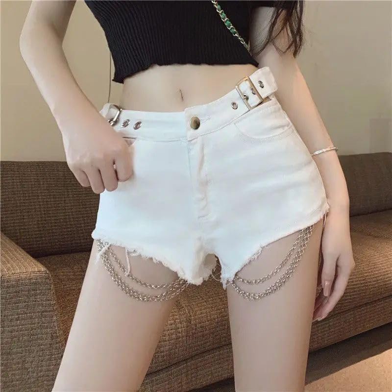 Short jean punk femmes avec détails de boucles et design ajouré noir