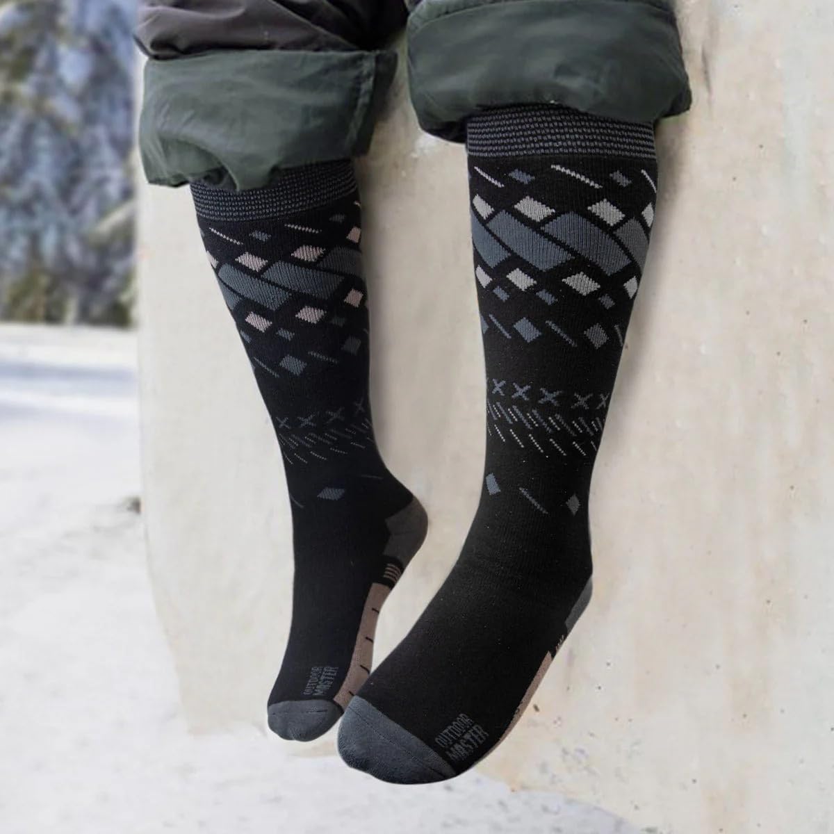OutdoorMaster Chaussettes de ski thermiques en coton de qualité supérieure – Chaussettes de randonnée pour homme/femme – Lot de 2 paires – respirantes, antidérapantes et résistantes, pour ski