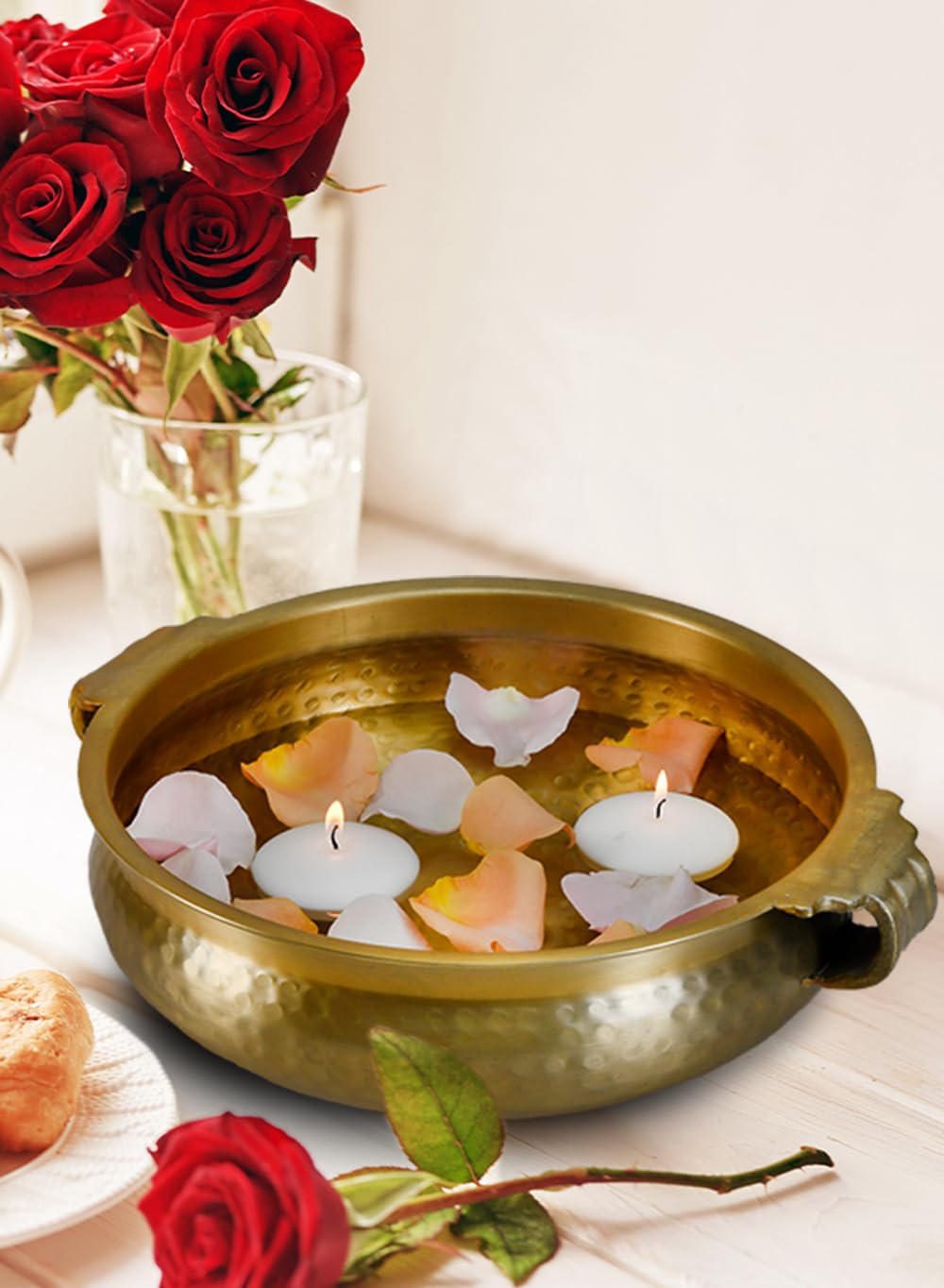 Serene Spaces Living Goldfarbene Handi-Schüssel – gehämmerte Textur, Dekoration für Wohnzimmer, Eingänge, Restaurants, indische Hochzeit, Tischdekoration – Aluminium, 11,4 cm hoch und 30,5 cm