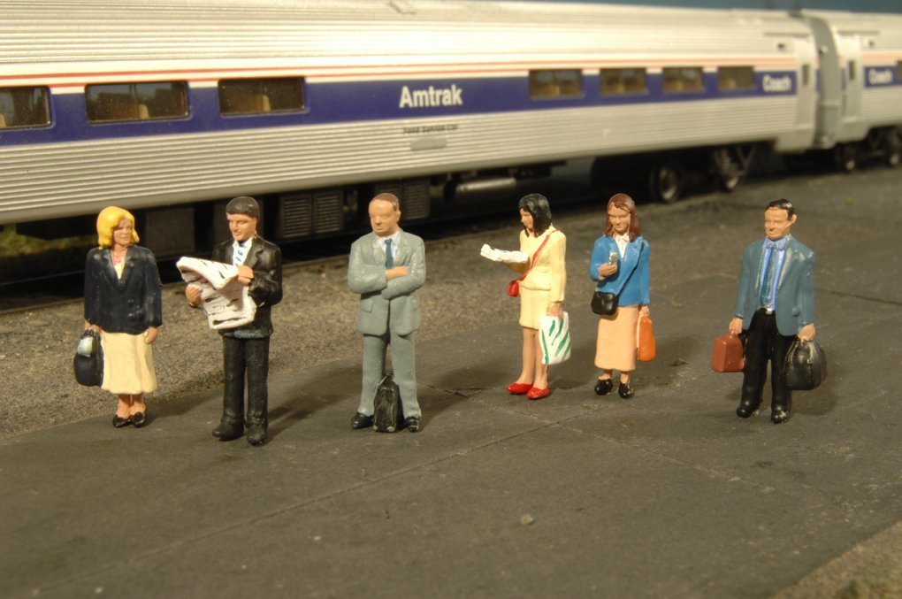 Bachmann Industries Miniature O Scale Figures Standing Platform Passengers Train (6 Piece)
