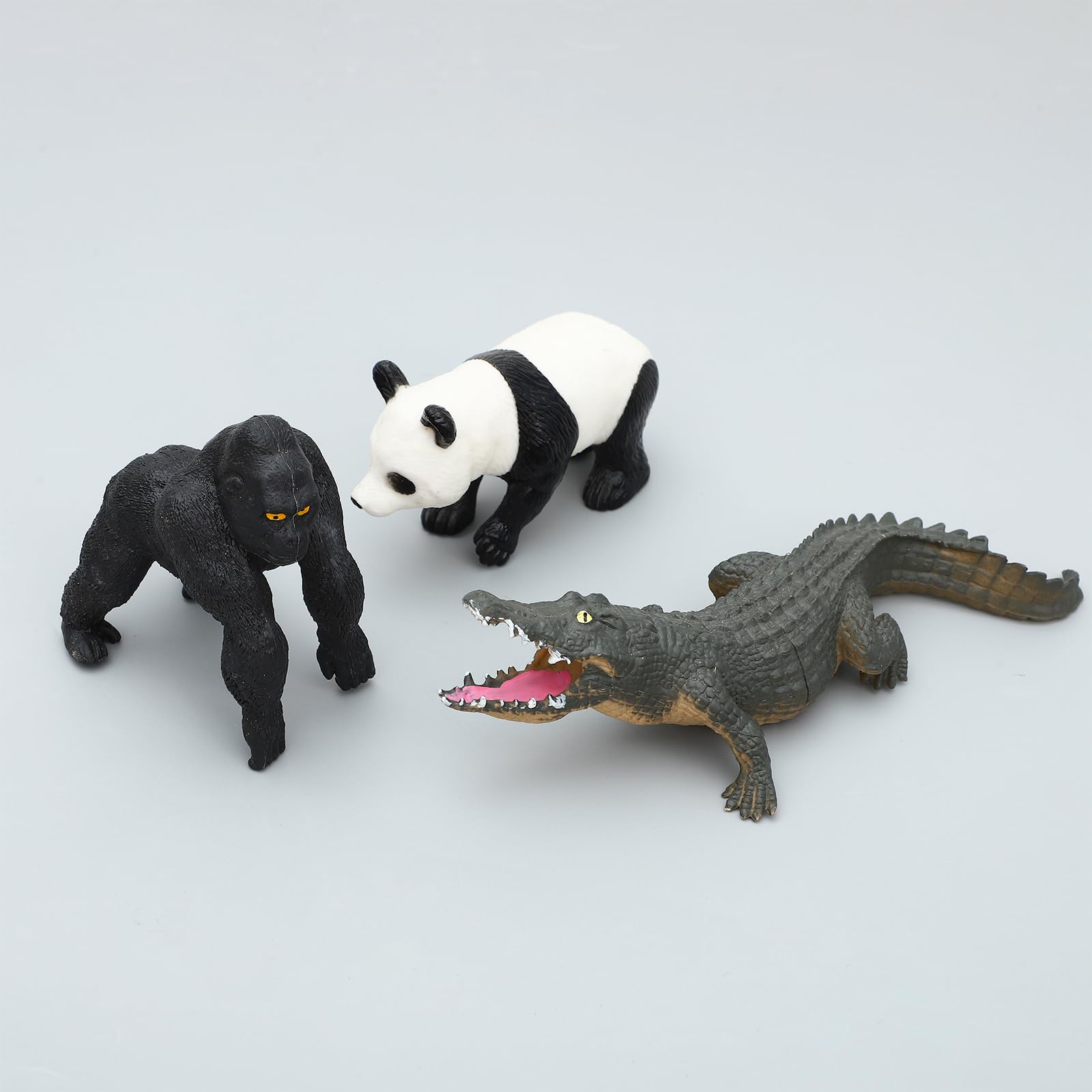 anamal　15個 Amazon.com: ONEST 15 Pieces Mini Animals Figurines Wildlife Animal