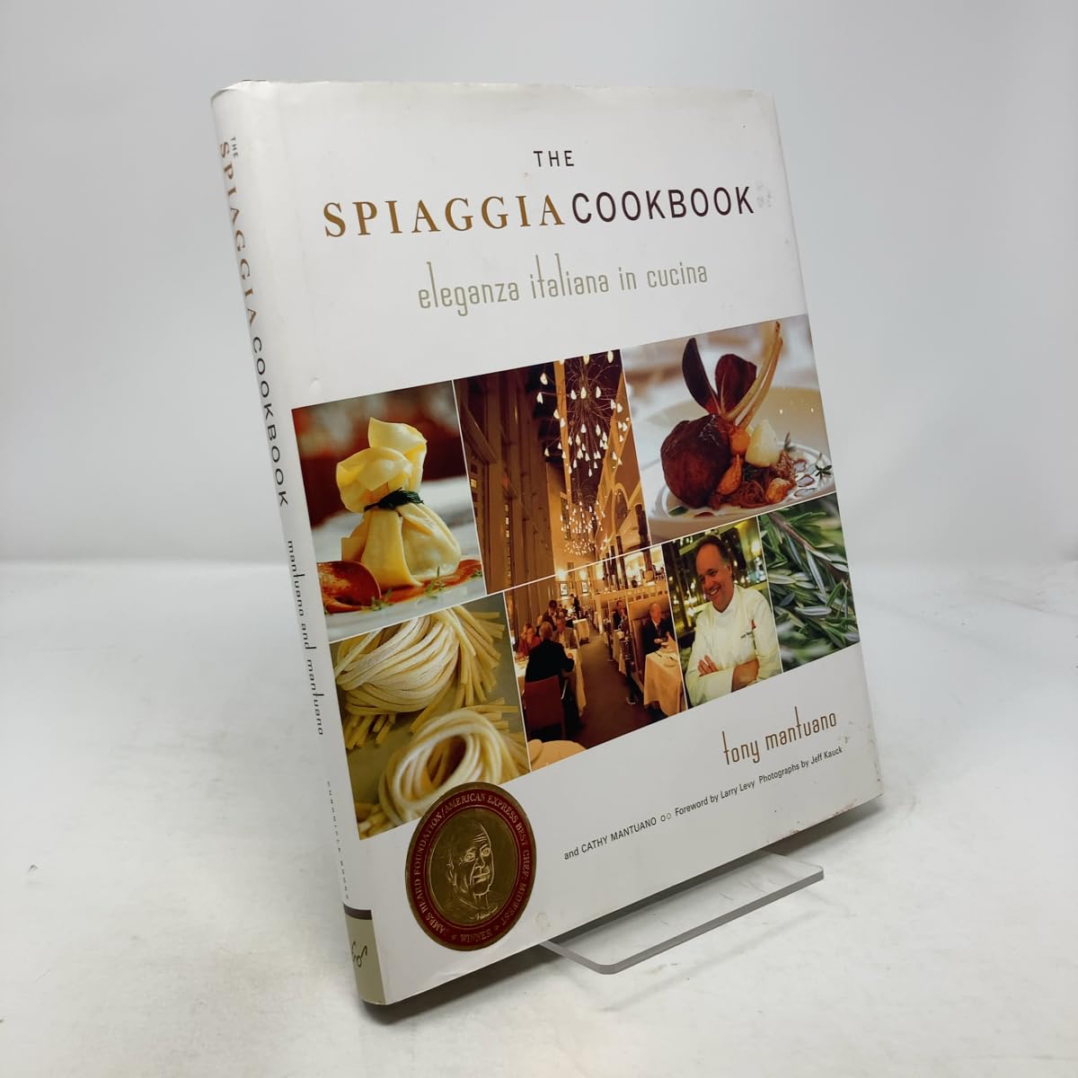 The Spiaggia Cookbook: Eleganza Italiana in Cucina