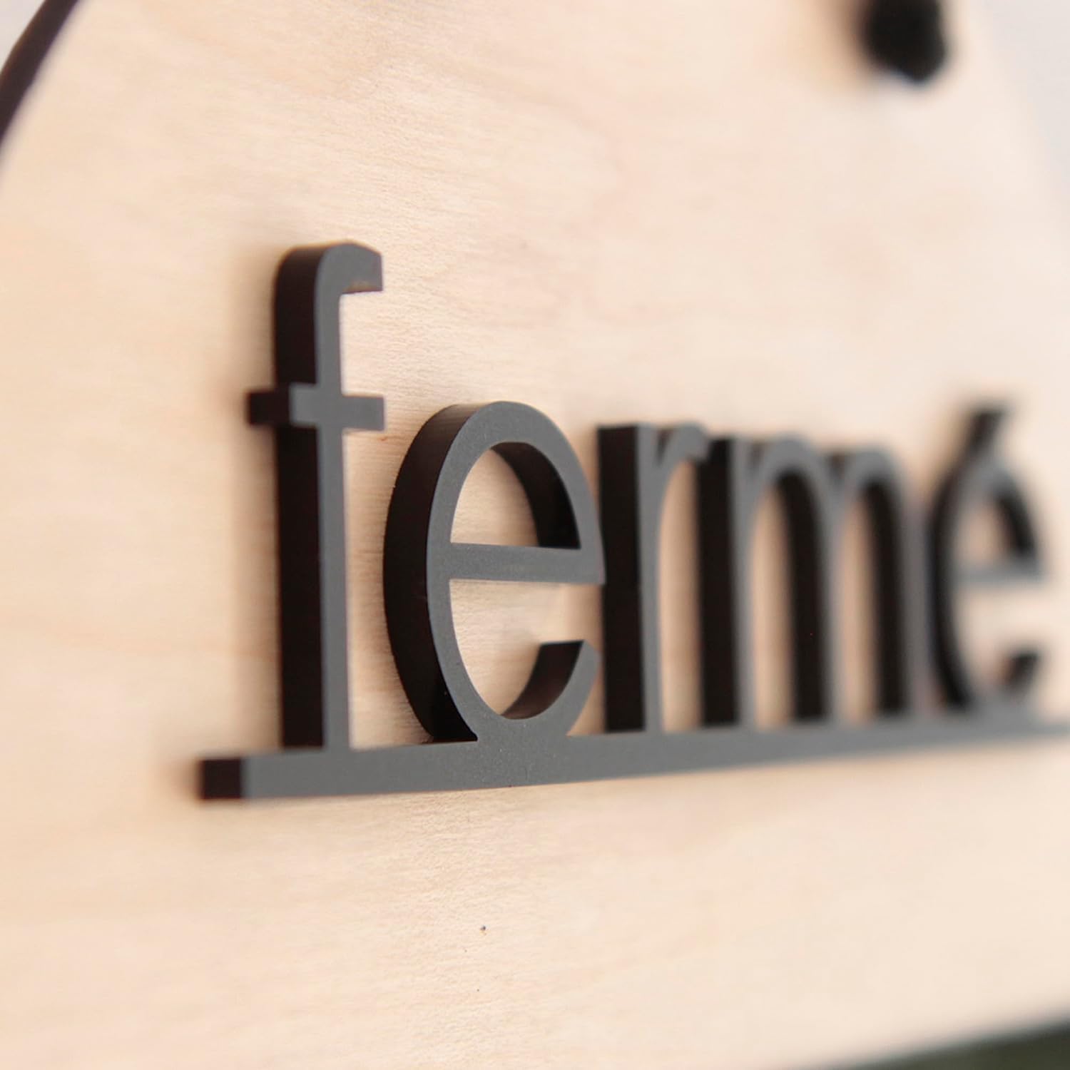 Panneau Fermé Ouvert avec Tableau Noir et Bois Naturel pour les Magasins, Entreprises, Panneau heures d'ouverture