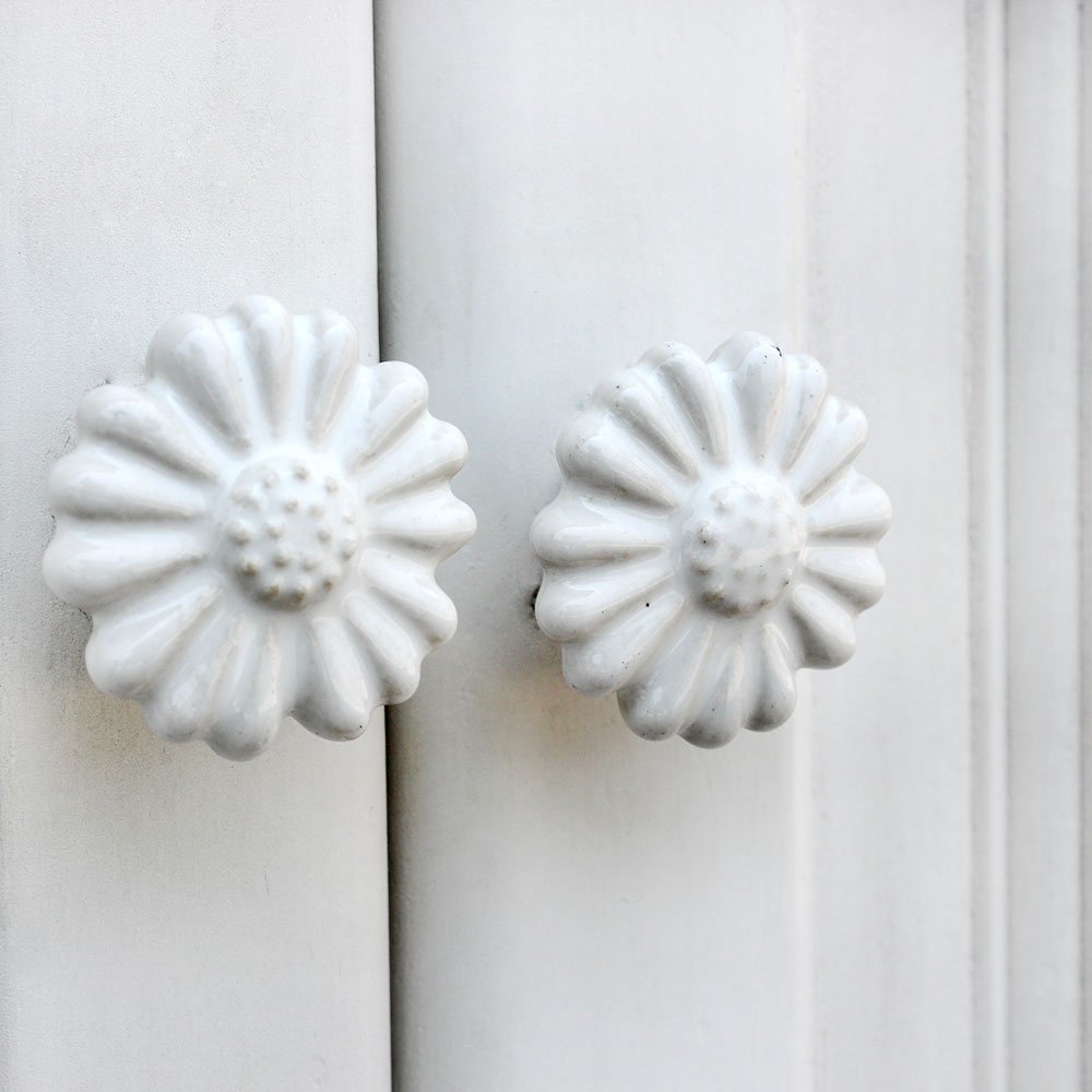 IndianShelf 4 Pieces White Flower Ceramic Drawer Knobs for Kitchen Cabinet Hardware Door Decorative Dresser Pulls Premium Antique (B07Q2S3PXF) Amazon Price History, Amazon Price Tracker