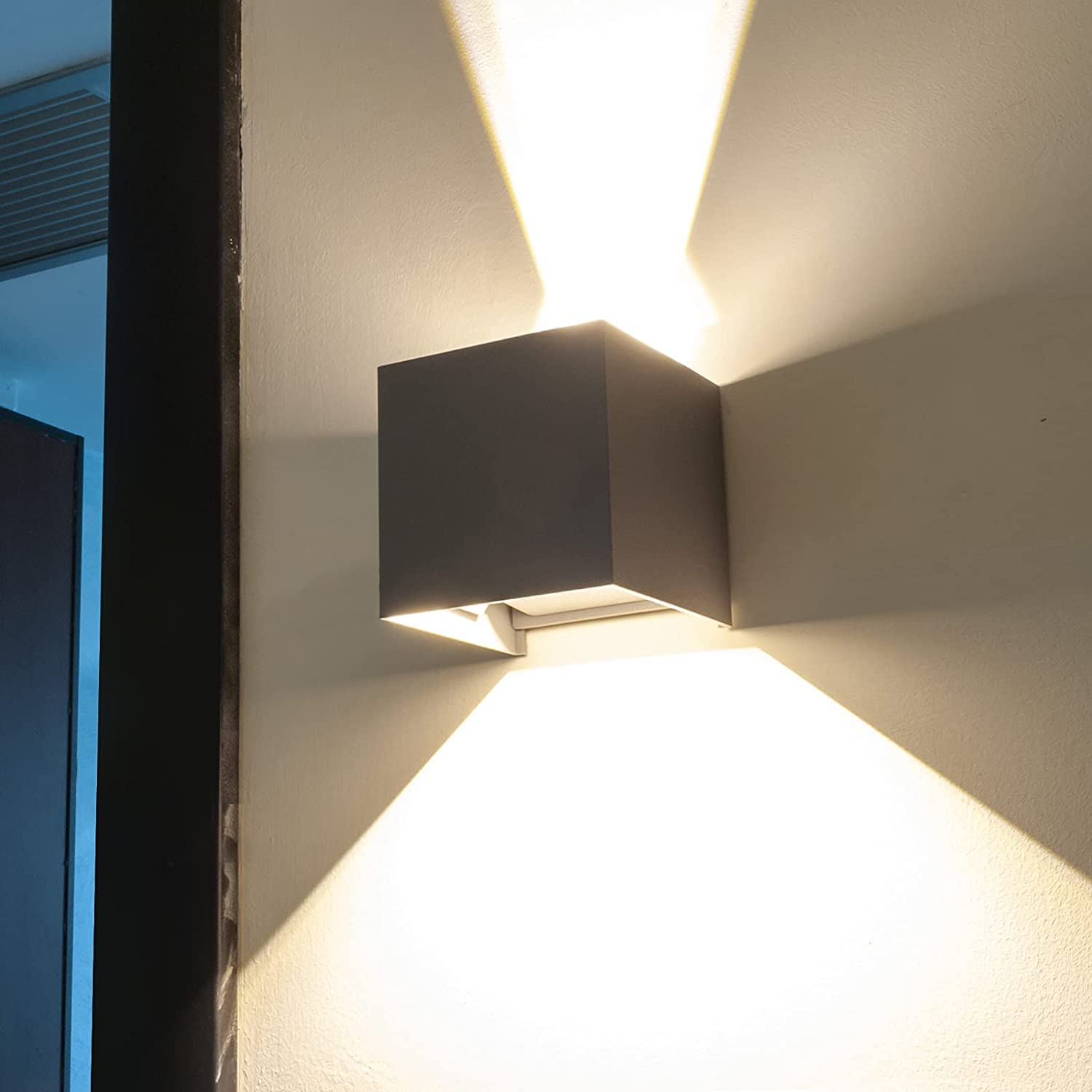 Applique LED Cubo 6W Impermeabile IP65, Interno/Esterno, Alluminio Bianco, Luce Calda 3000K Regolabile Up & Down, 810 Lumen - 6