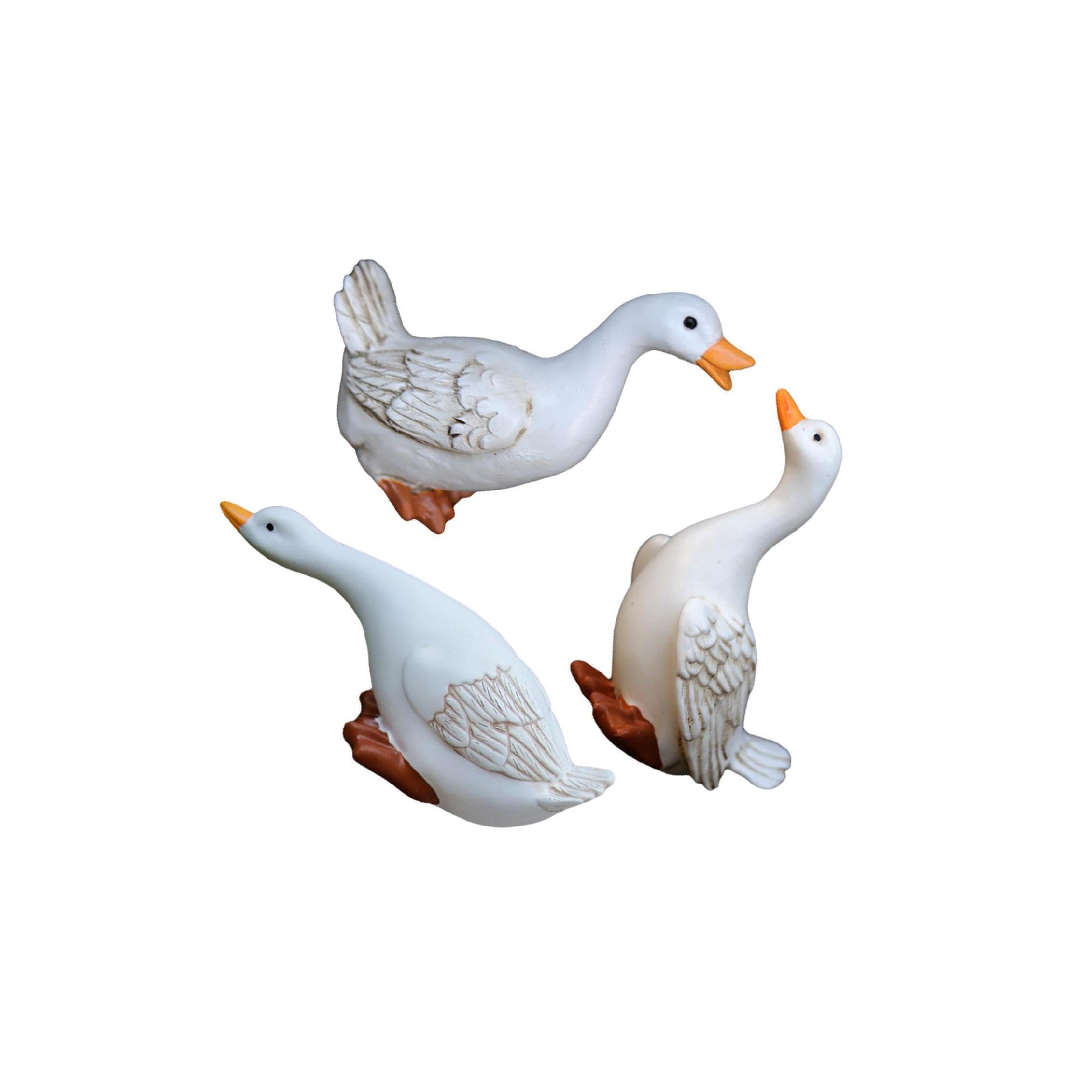QIXCXAZ Cute Duck Sculptures Garden Decorations Outdoor Resin Figurines Lifelike Yard Statues Exquisite Craftsmanship Indoor Resin Statues Animal Figurines