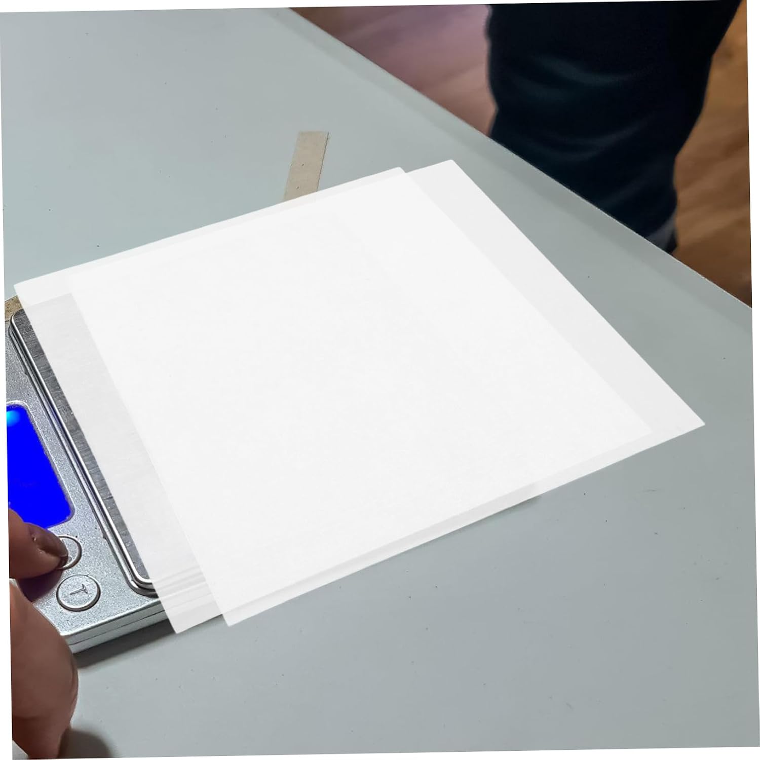 ULTECHNOVO 500pcs Smooth Gloss Weighing Paper Cellulose Sheets for Lab Scale Non-Stick Precision Measurement
