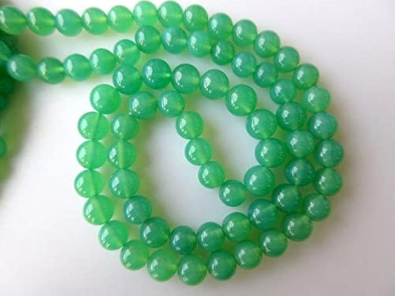 LKBEADS Naturalny zielony chalcedon chryzopraz kolor gładkie okrągłe koraliki rondelle, 4 mm do 7 mm koraliki 40 cm pasmo.