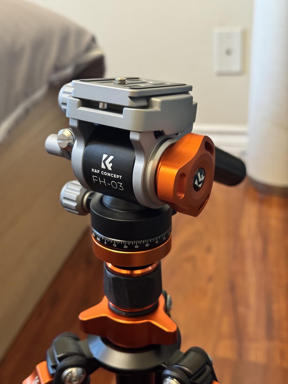 Quite a nice and light tripod.